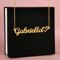 Collar con nombre clásico estilo corazón