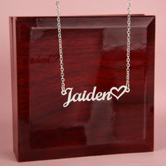 Collar con nombre clásico estilo corazón