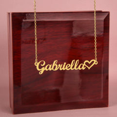 Collar con nombre clásico estilo corazón